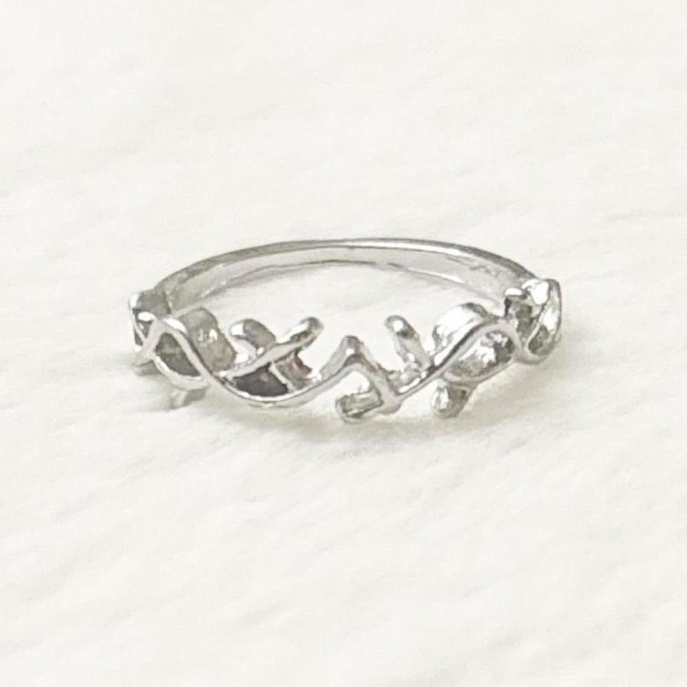 5/$15 🩷 MUST BUNDLE Delicate Vine Wrap Ring in Silver